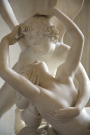 imagen de escultura de cupido